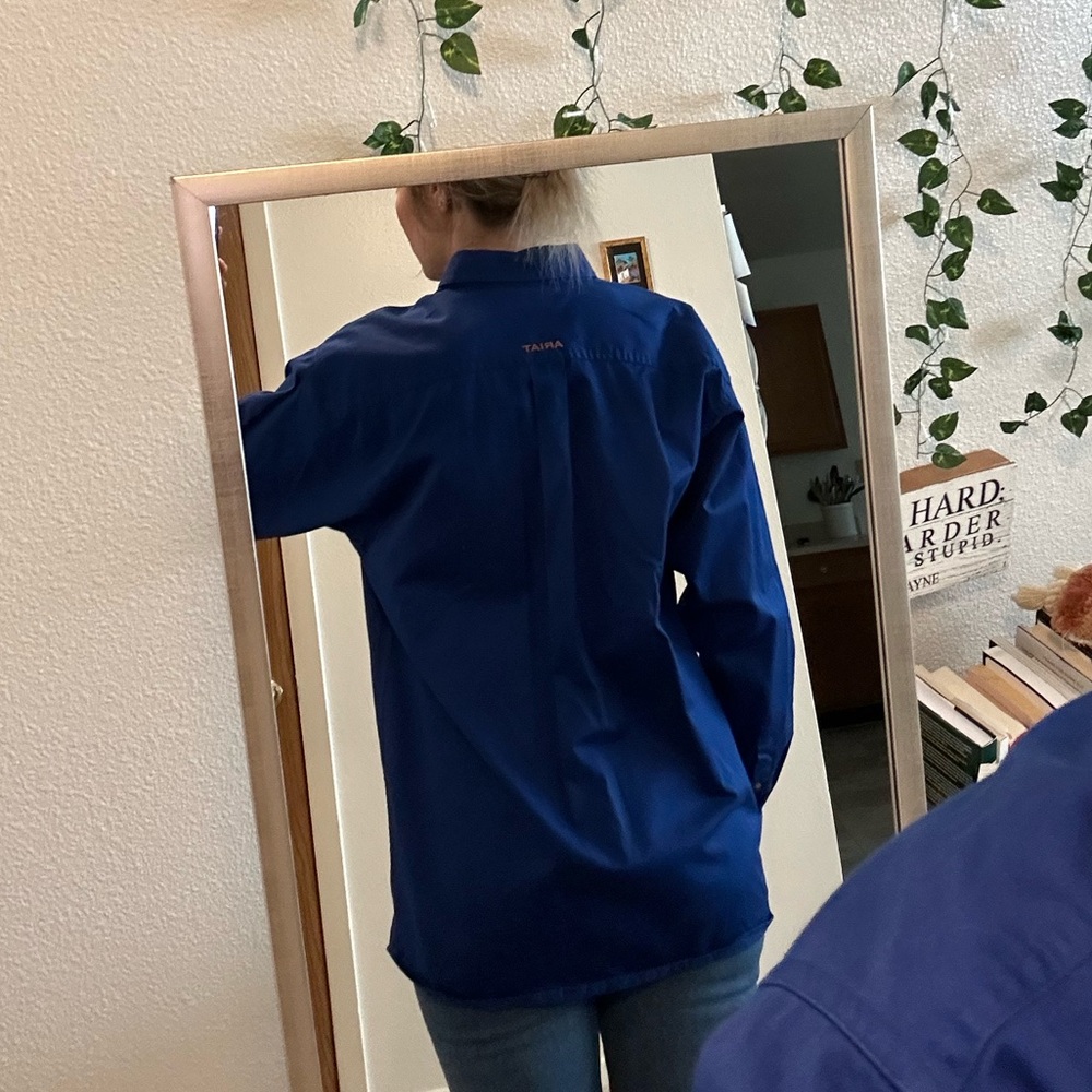 Ariat long sleeve button up - Picture 2 of 5